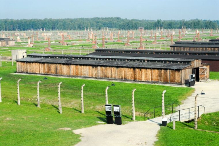 auschwitz-birkenau-guided-tour-transfer-from-krakow