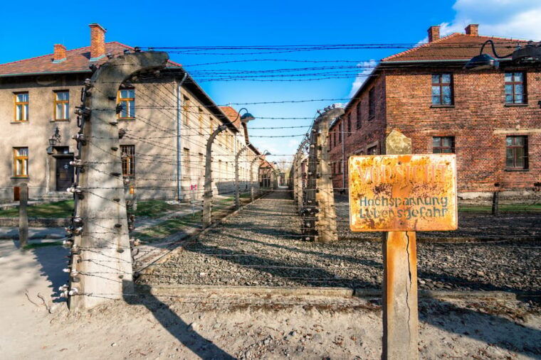 auschwitz-birkenau-guided-tour-with-fast-track-ticket
