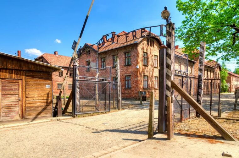 auschwitz-birkenau-guided-tour-with-fast-track-ticket