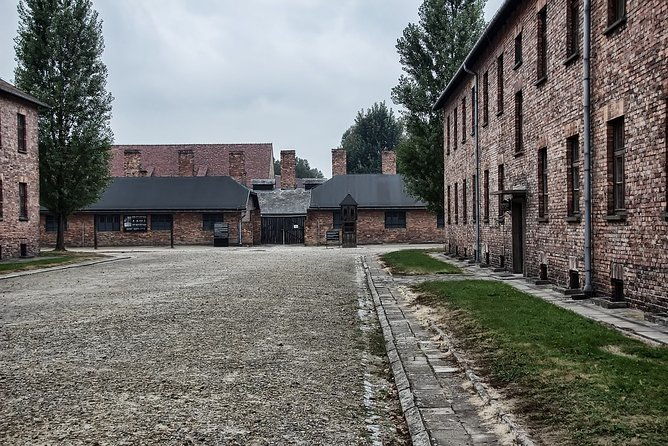 auschwitz-birkenau-live-guided-tour-and-transfer-from-krakow