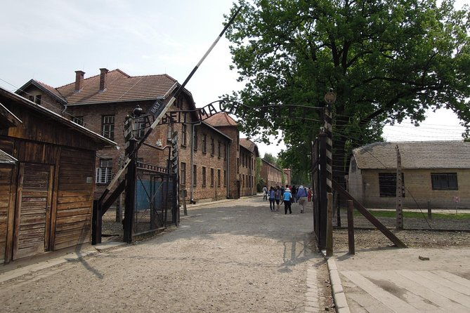 auschwitz-birkenau-live-guided-tour-with-transportation-and-hotel-pickup