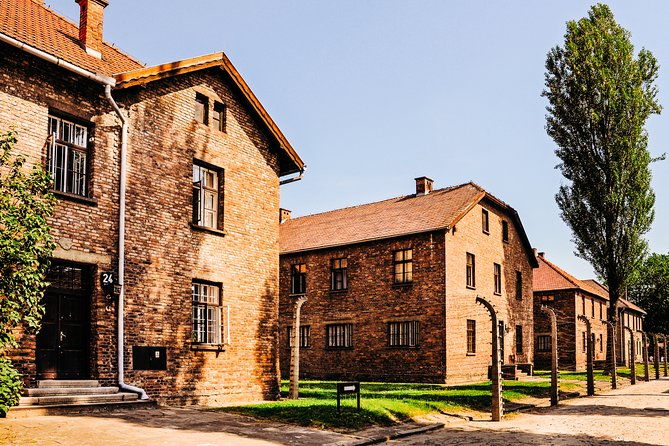 auschwitz-birkenau-live-guided-tour-with-transportation