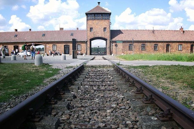 auschwitz-birkenau-memorial-and-museum-guided-tour-private-transport
