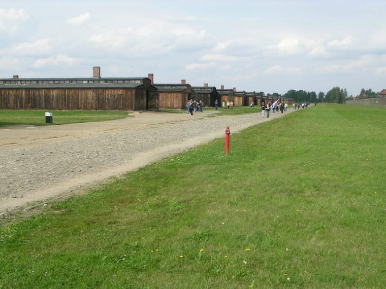 auschwitz-birkenau-memorial-entry-ticket-and-guided-tour