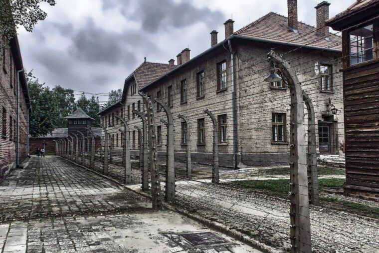 auschwitz-birkenau-museum-entry-ticket-with-guided-tour
