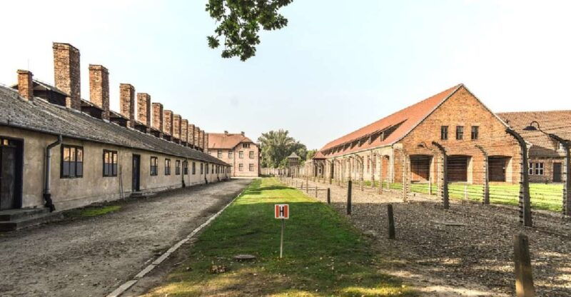 auschwitz-birkenau-museum-tour-from-krakow-3