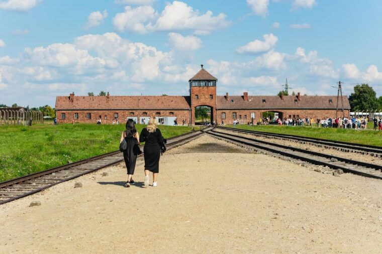 auschwitz-birkenau-skip-the-line-entry-ticket-guided-tour-2