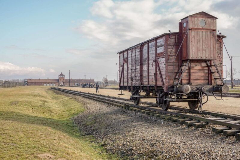 auschwitz-birkenau-skip-the-line-ticket-and-guided-tour