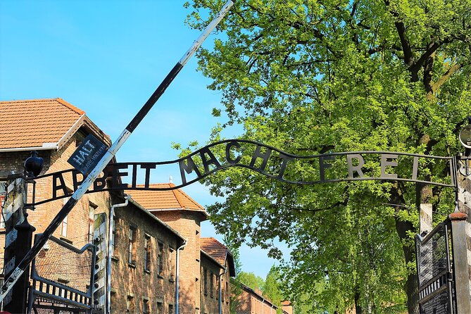 auschwitz-birkenau-tour-with-private-transport