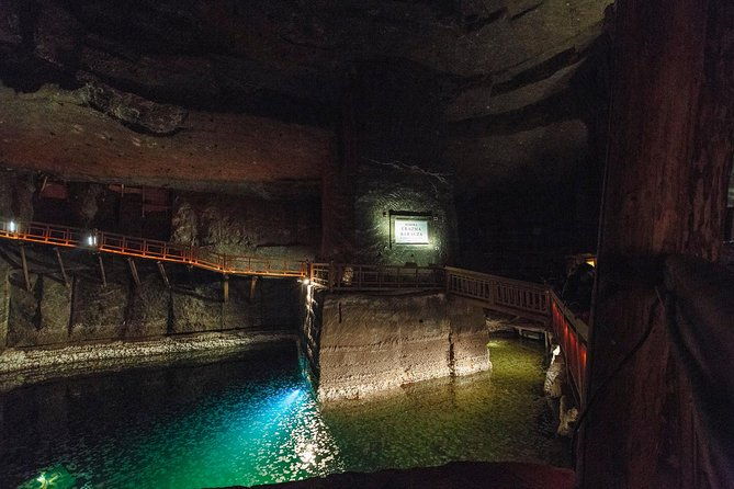 auschwitz-birkenau-wieliczka-in-one-day-half-private-tour