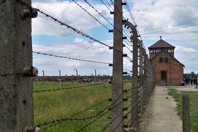 auschwitz-birkenau-wieliczka-in-one-day-half-private-tour