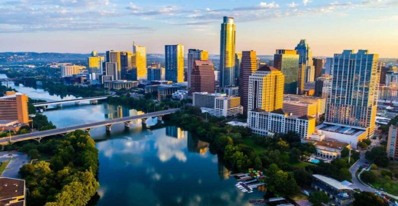 austin-downtown-skyline-kayaking-tour