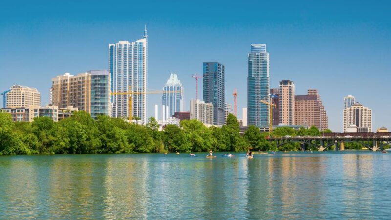 austin-downtown-skyline-kayaking-tour