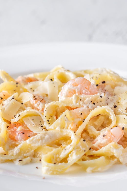 austin-master-the-art-of-colossal-shrimp-alfredo-pasta
