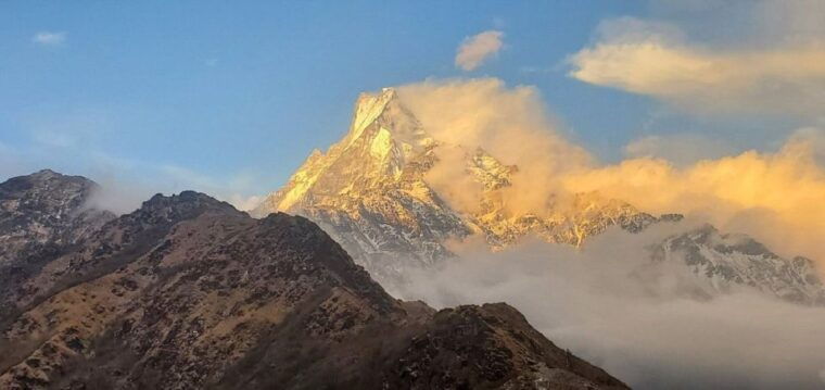 australian-base-camp-hike-for-sunrise-over-the-himalayas
