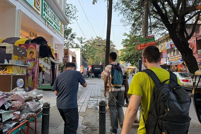Authentic Bangalore: Lake, Temple, Market w/ Snacks - Savoring South Indian Classics at Veena Stores