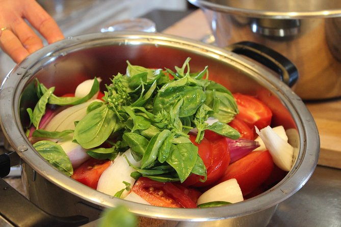 authentic-culinary-experience-in-a-tuscan-family-estate