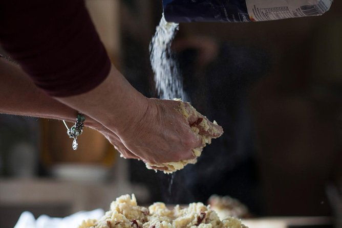 authentic-culinary-experience-in-a-tuscan-family-estate