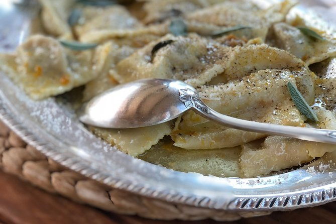 authentic-culinary-experience-in-a-tuscan-family-estate