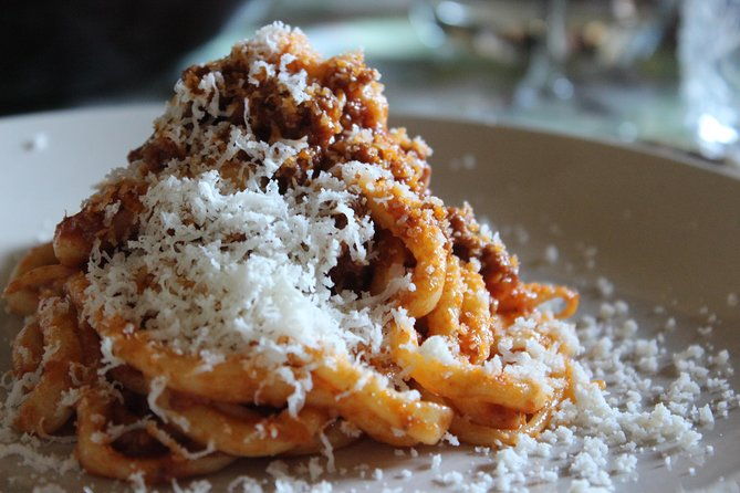 authentic-culinary-experience-in-a-tuscan-family-estate