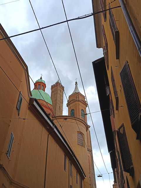 authentic-italian-breakfast-in-piazza-maggiore
