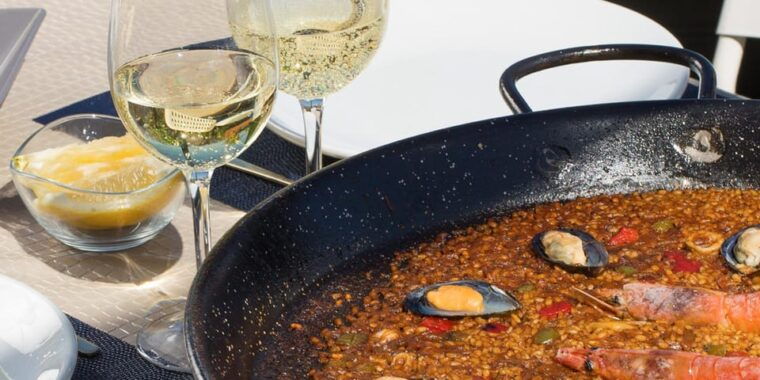 authentic-premium-paella-sangria-class-in-a-design-rooftop