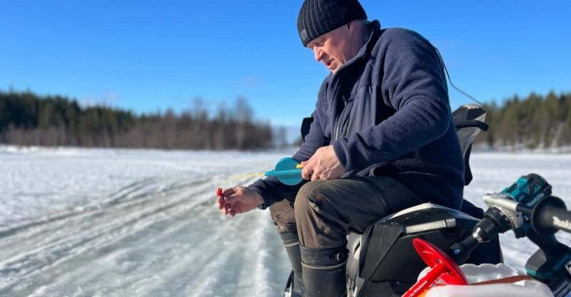 authentic-reindeer-experience-ice-fish-lunch-in-the-wild