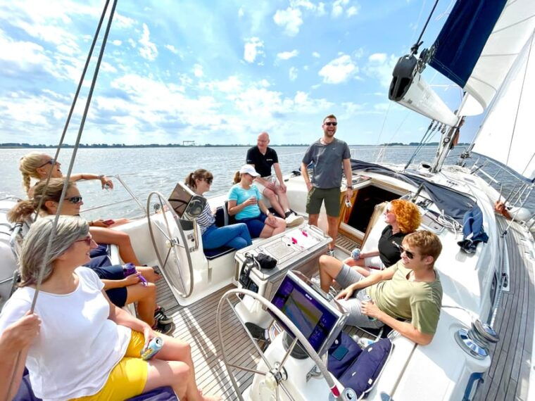 authentic-sailingtrip-towards-blankenese-hamburg-elbe