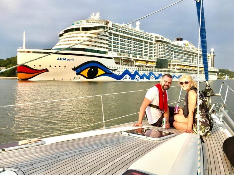 authentic-sailingtrip-towards-blankenese-hamburg-elbe