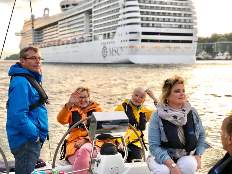 authentic-sailingtrip-towards-blankenese-hamburg-elbe