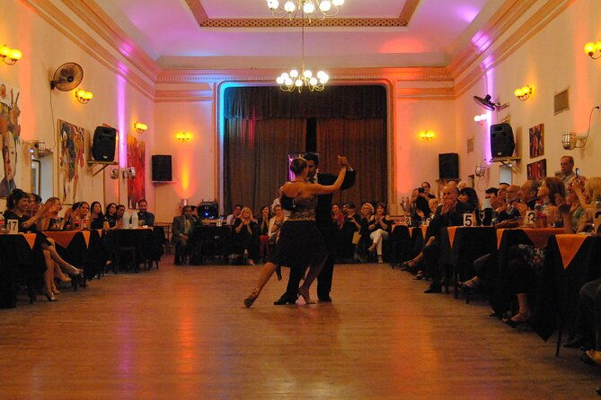 authentic-tango-with-a-class-dancer-and-milonga