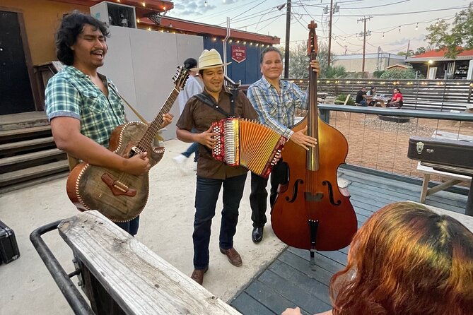 authentic-traditional-musial-park-serenade-trio