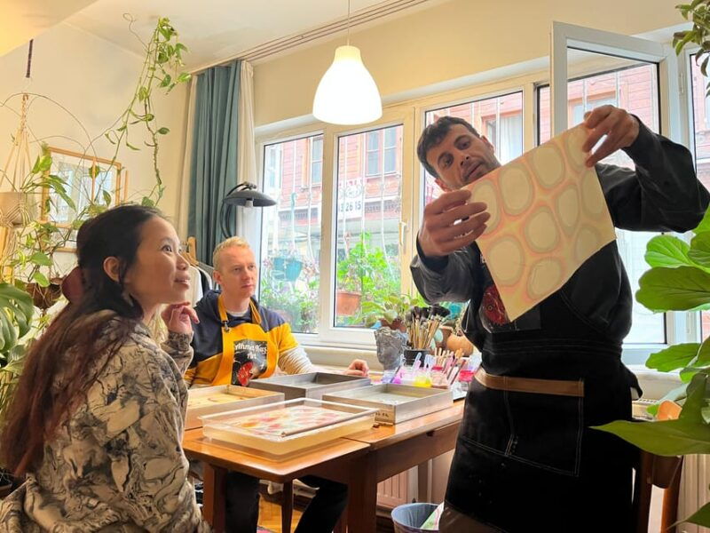 authentic-turkish-art-marbling-ebru-with-locals-at-home