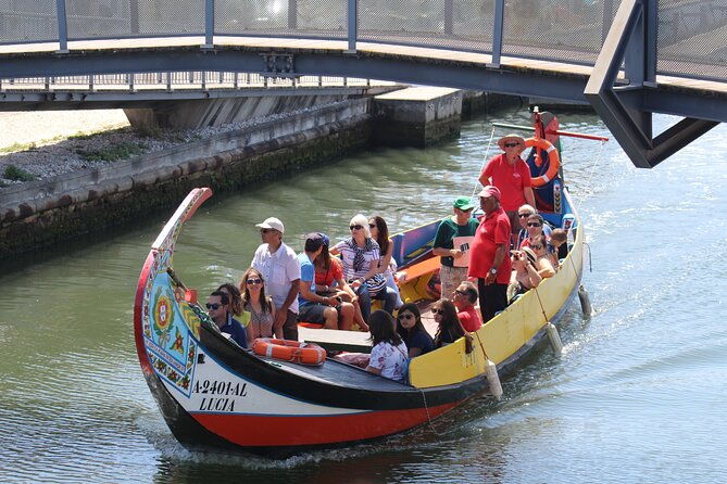 aveiro-canal-cruise-in-traditional-moliceiro-boat