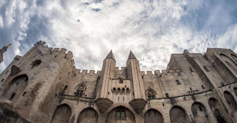 avignon-city-walking-tour-with-popes-palace-entry