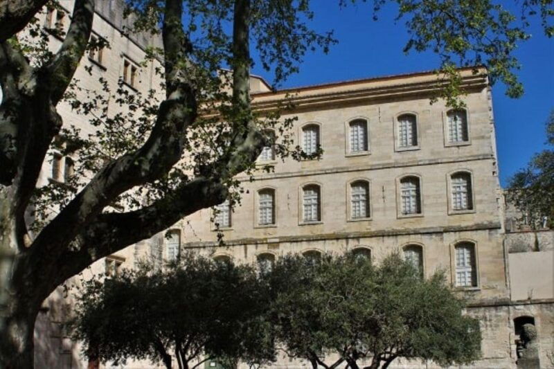 avignon-emblematic-squares-tour