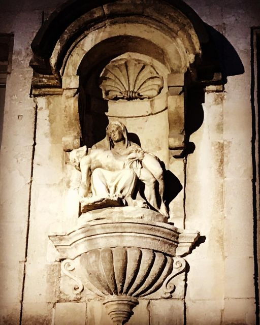 avignon-emblematic-squares-tour