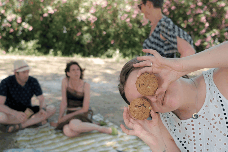 avignon-gourmet-picnic-with-a-view-of-the-pont-davignon