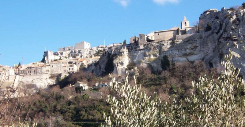 avignon-pont-du-gard-saint-remy-and-les-baux-half-day-tour