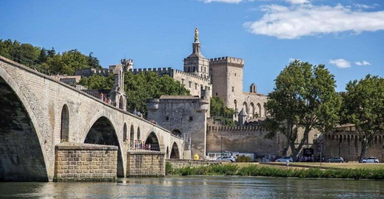 avignon-private-walking-tour-discover-history-heritage