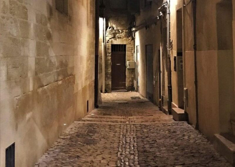 avignon-the-night-amble-between-bourgeois-and-christians