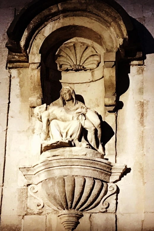 avignon-the-night-amble-between-bourgeois-and-christians