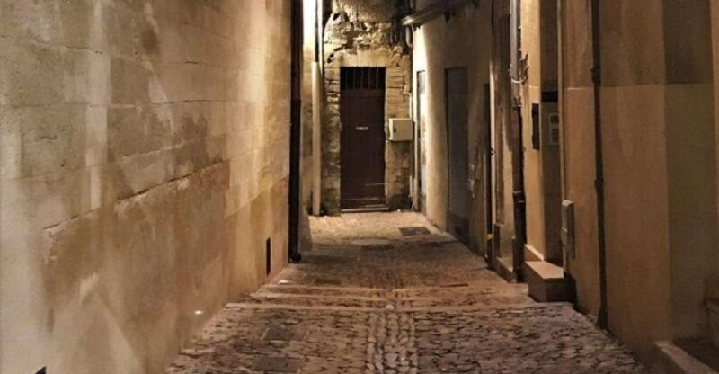 avignon-the-night-amble-between-bourgeois-and-christians
