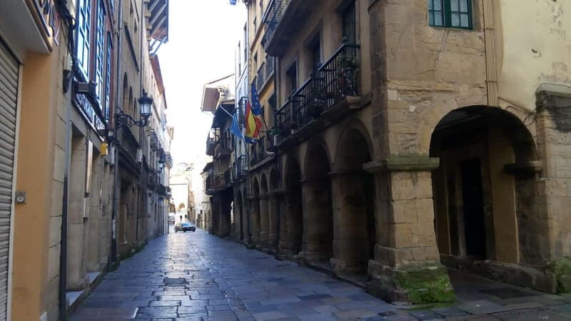 Avilés: discover its Historical Center - Practical Details: Meeting, Language, and Accessibility