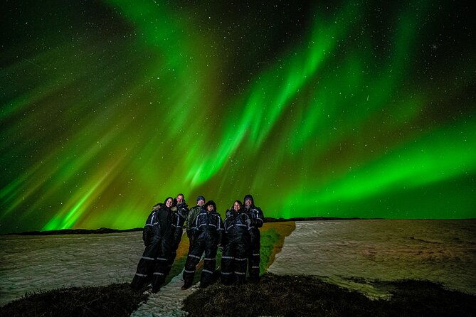 award-winning-northern-lights-tour-with-photos-warm-snowsuit