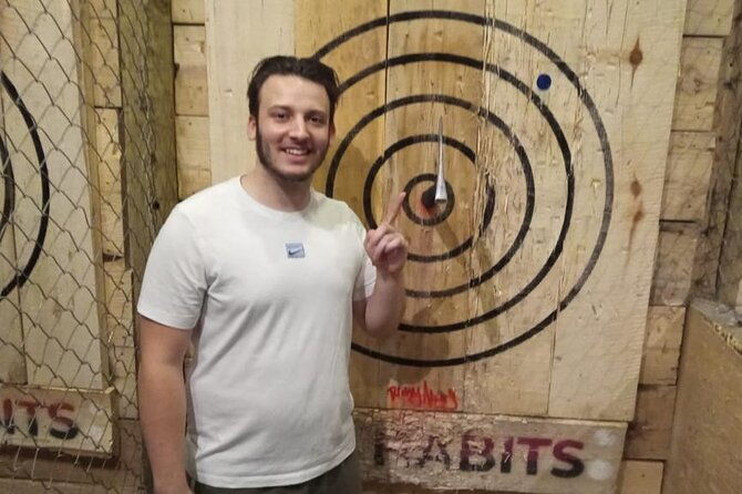 axe-throwing-axeperience-90-min-2