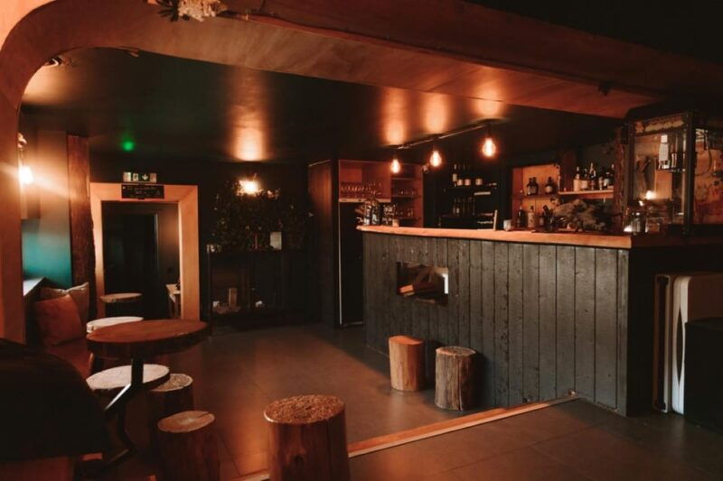 axe-throwing-craft-beer-experience-in-brussels