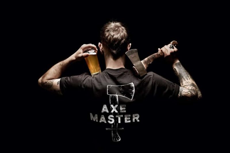 AXE THROWING & ENJOYING DRINKS IN COLOGNE'S FIRST AXE THROWING BAR - Key Points