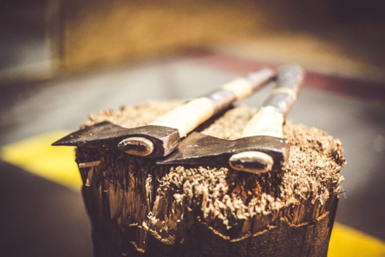 axe-throwing-krakow-in-axe-nation-the-1st-club-in-europe