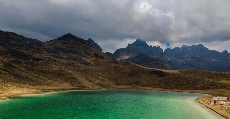 ayacucho-verdecocha-lagoon-emerald-lagoon